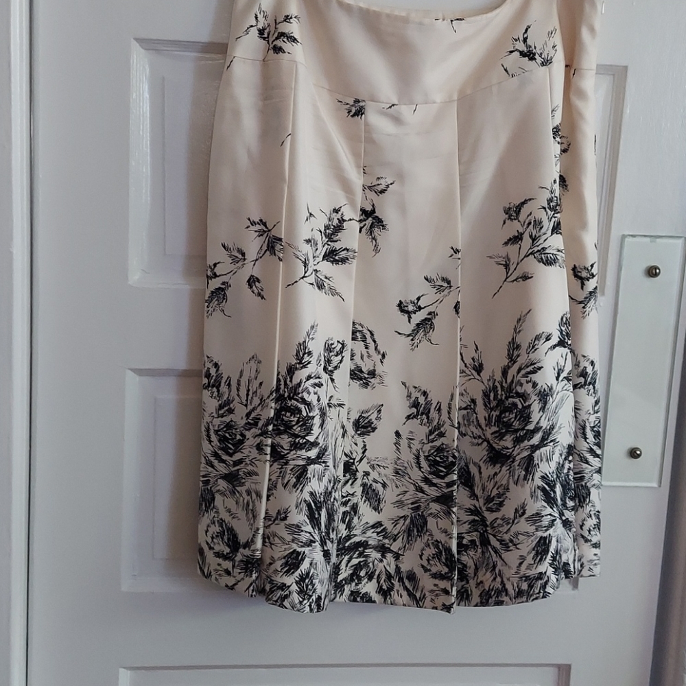 Black and cream  pleated skirt